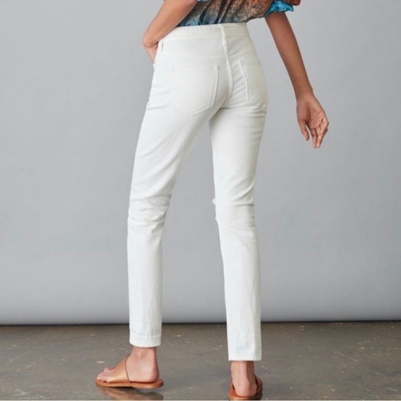 Anthropologie | Pilcro Mid-Rise Distressed Boyfriend Dye Wash Jeans - Picture 2 of 16
